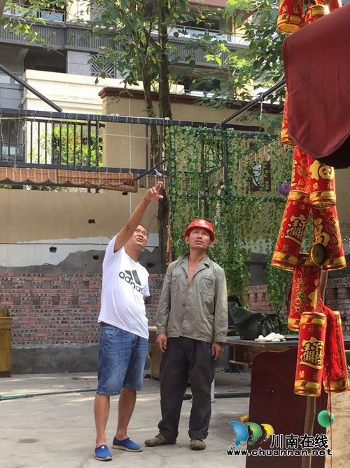 龙马潭：火锅店占道经营&nbsp;200平米违建被拆除(图2)