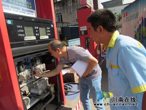 泸县云锦监管所开展加油机专项计量监督检查(图1)