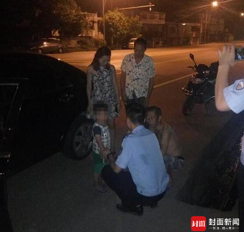 自贡三岁留守男孩凌晨离家出走 只因思母心切(图1) 自贡三岁留守男孩凌晨离家出走 只因思母心切(图1)