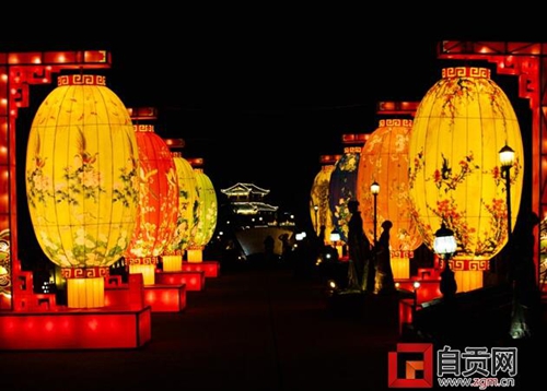 自贡彩灯点亮千年古城&nbsp;松潘第二届花灯会启幕(图5)