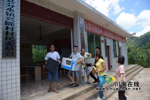 叙永县教育局赠送万元“利器”助力脱贫攻坚(图3) 叙永县教育局赠送万元“利器”助力脱贫攻坚(图3)