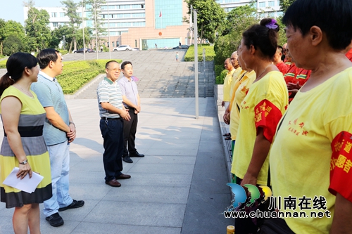 泸州龙马潭区:情系职工 夏送“清凉”(图2) 泸州龙马潭区:情系职工 夏送“清凉”(图2)