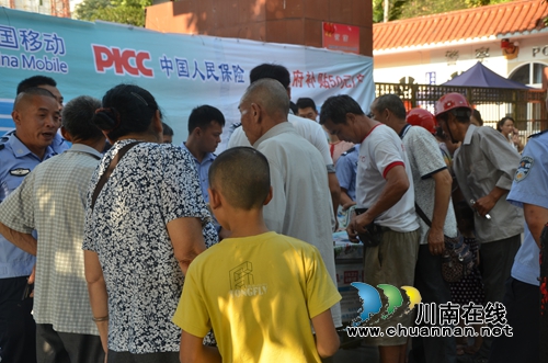 泸县太伏镇开展“两车卫士”防盗系统安装集中宣传活动(图1) 泸县太伏镇开展“两车卫士”防盗系统安装集中宣传活动(图1)