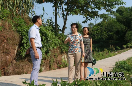 泸县宣传部长陈佳到潮河镇督查近期重点工作(图2) 泸县宣传部长陈佳到潮河镇督查近期重点工作(图2)