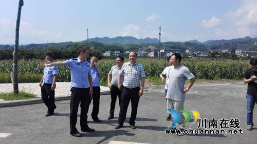 宜宾筠连县副县长何俊锋调研指导道路交通安防设施工作(图1) 宜宾筠连县副县长何俊锋调研指导道路交通安防设施工作(图1)