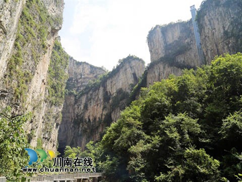 杨雪:云烟水拍江门峡(名家名作展播)(图4) 杨雪:云烟水拍江门峡(名家名作展播)(图4)