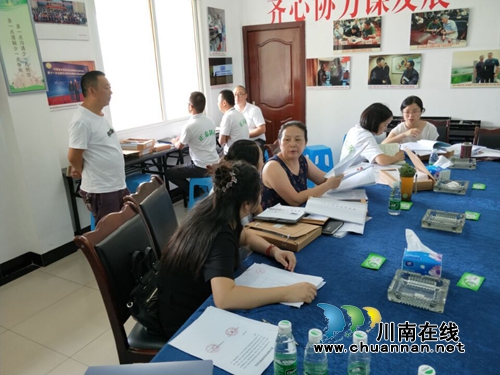 省农业厅饲料处专家到泸县检查指导饲料生产相关工作(图1)