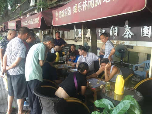 方寸棋盘博弈楚河汉界 泸州茶馆运筹将帅争锋(图3) 方寸棋盘博弈楚河汉界 泸州茶馆运筹将帅争锋(图3)