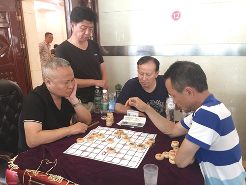 方寸棋盘博弈楚河汉界 泸州茶馆运筹将帅争锋(图4) 方寸棋盘博弈楚河汉界 泸州茶馆运筹将帅争锋(图4)