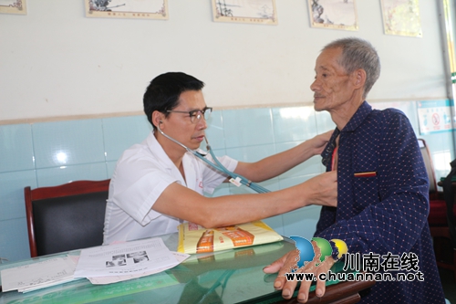 纳溪“医学奇才”&nbsp;扎根山乡当健康“保护神”(图2)