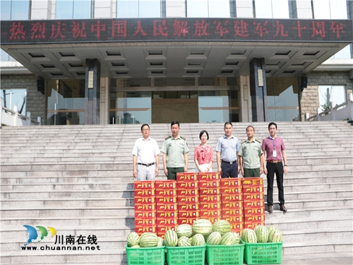 龙马潭区莲花池街道开展“双拥”慰问活动(图1) 龙马潭区莲花池街道开展“双拥”慰问活动(图1)