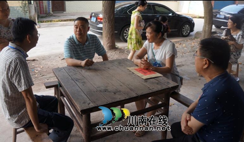 泸县政法委书记李盛春到立石镇开展安全督查和慰问活动(图1) 泸县政法委书记李盛春到立石镇开展安全督查和慰问活动(图1)
