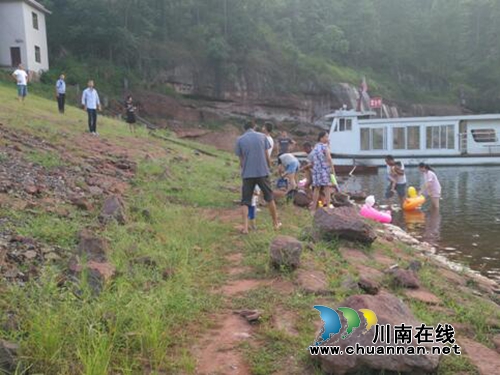 宜宾南溪汪家镇开展饮用水源地环保督查工作(图1)