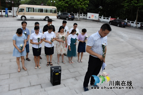 川南临港片区行政审批局：党员干部革命烈士纪念碑前表决心(图3)