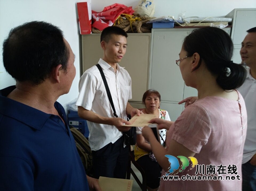 红星街道：“八一”慰问重点优抚对象130人(图1)