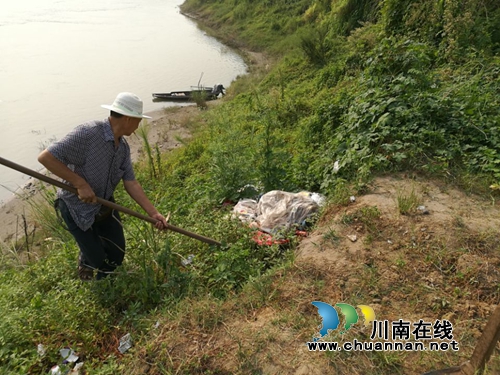 特兴镇桐兴村组织党员志愿者开展河道环境卫生综合治理行动(图2)
