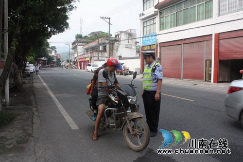 宜宾筠连交警大队严查摩托车交通违法行为(图1)