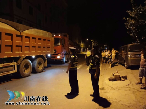 泸县太伏镇开展夜间道路交通安全联合执法检查(图1)