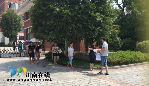 江阳区华阳街道加强校园周边环境整治 助力文明城市创建(图2) 江阳区华阳街道加强校园周边环境整治 助力文明城市创建(图2)