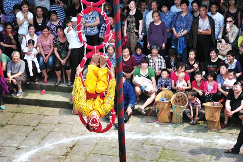 纳溪“班打狮子”展神功 百年艺术待传承(图4) 纳溪“班打狮子”展神功 百年艺术待传承(图4)