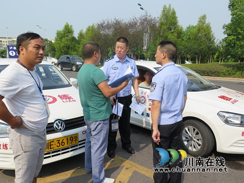 泸县交警督导检查科目三教练适应性训练(图1)