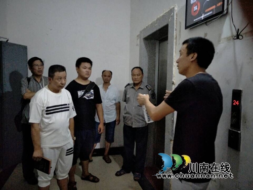 泸县市场质量监管局指导企业开展电梯自行安全检查(图1)