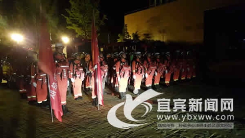 宜宾67名消防人员集结增援九寨沟地震现场(图3)