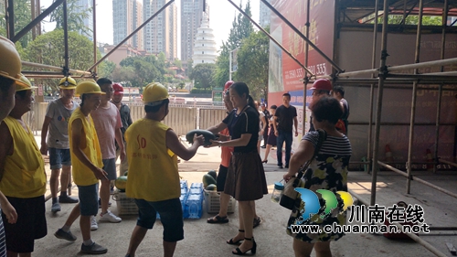 泸州北城街道总工会“送清凉”暖人心(图2)
