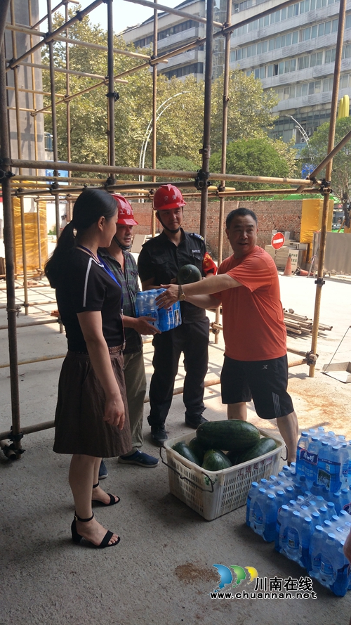 泸州北城街道总工会“送清凉”暖人心(图3)