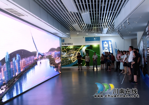 龙马潭区政务服务中心:携手基层便民中心 打造一流服务环境(图1) 龙马潭区政务服务中心:携手基层便民中心 打造一流服务环境(图1)