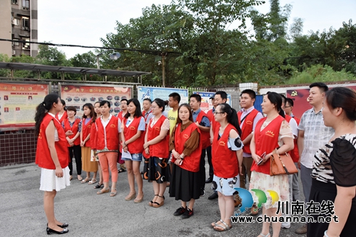 龙马潭区政务中心:错时入户宣传 任务分包到人(图1) 龙马潭区政务中心:错时入户宣传 任务分包到人(图1)