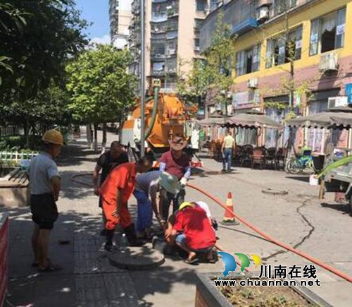 纳溪区城管局开展下雨污管网疏通专项行动