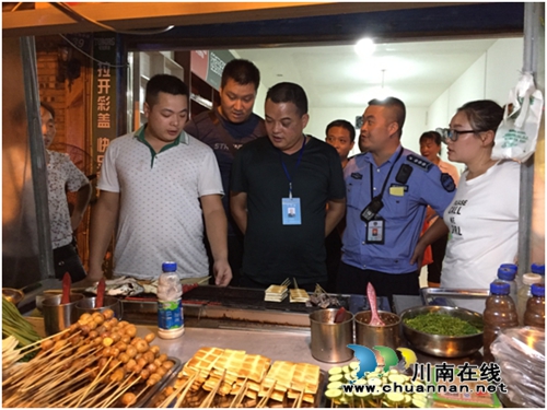合江县开展夜市烧烤店联合执法专项行动(图1) 合江县开展夜市烧烤店联合执法专项行动(图1)