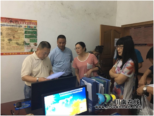 省督查组检查合江镇食品安全工作(图1) 省督查组检查合江镇食品安全工作(图1)