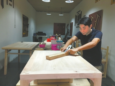 放弃40万年薪 内江小伙回家当木匠(图1) 放弃40万年薪 内江小伙回家当木匠(图1)