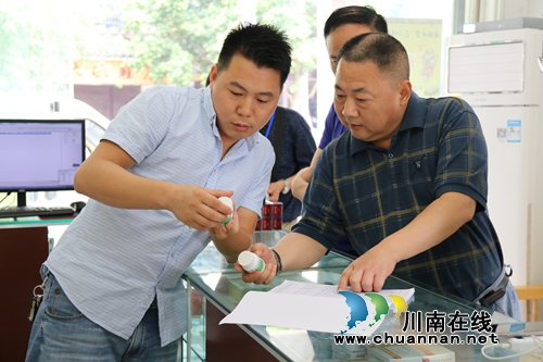 省食药监局暗访合江县食品药品安全监管工作(图3) 省食药监局暗访合江县食品药品安全监管工作(图3)
