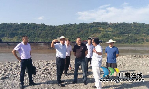 市委督查组到太伏镇督导新路果林砂石堆清运工作
