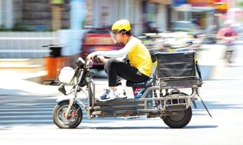 泸州外卖小哥:新时代的高辛职业(图1) 泸州外卖小哥:新时代的高辛职业(图1)