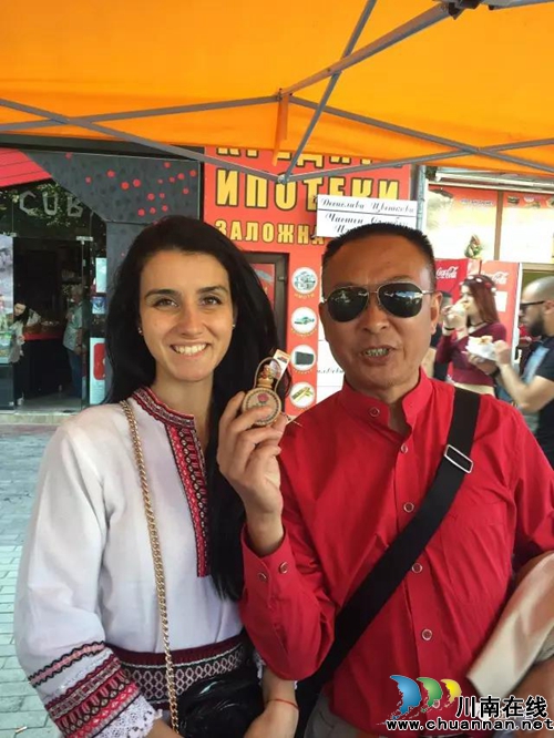 陈大刚:玫瑰,玫瑰,我爱你 ——写在卡赞勒克玫瑰节(图5) 陈大刚:玫瑰,玫瑰,我爱你 ——写在卡赞勒克玫瑰节(图5)