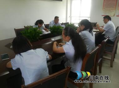 纳溪区政务中心：传达学习中办、国办通报文件