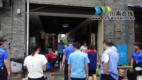 古蔺县住建局开展城区煤油烟专项整治行动(图2) 古蔺县住建局开展城区煤油烟专项整治行动(图2)