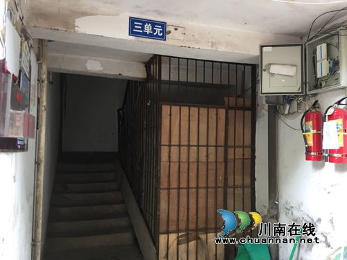 私占楼道占据公共空间&nbsp;红星街道拆除221处违建
