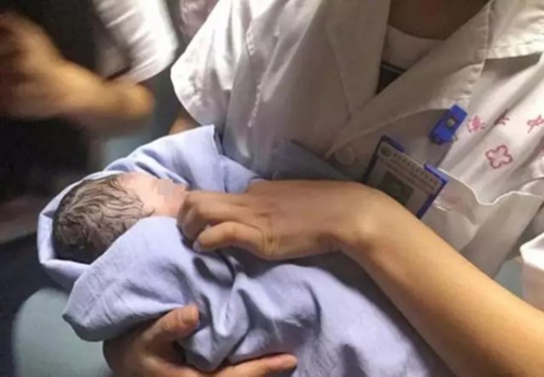 宜宾：路桥下现弃婴&nbsp;官方称其母为12岁女童(图3)