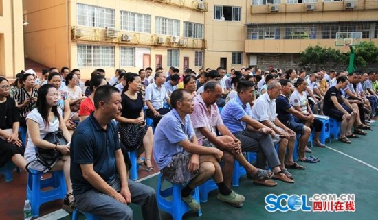 泸州江阳区:集中清退扶贫领域违纪款8000元(图4) 泸州江阳区:集中清退扶贫领域违纪款8000元(图4)