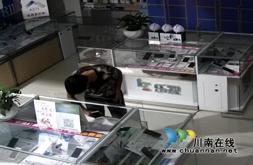 古蔺：“花衣男”藏身超市&nbsp;疯狂盗窃后终落网(图3)