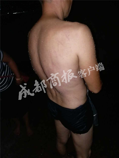 宜宾男坠江又遭爱犬按入水中&nbsp;幸遇老特警相救(图6)