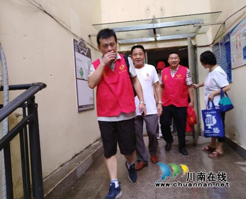 龙马潭区审计局深入社区开展创文工作(图1) 龙马潭区审计局深入社区开展创文工作(图1)