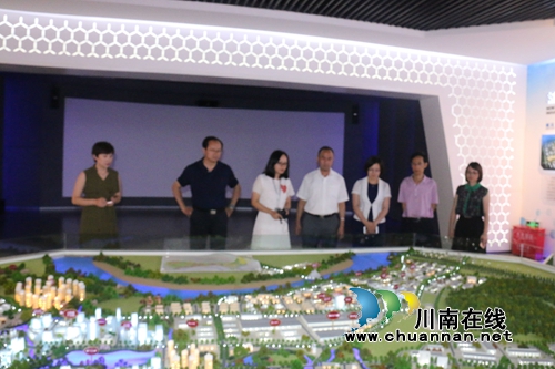 厦门理工学院考察团考察调研泸州国家高新区(图1) 厦门理工学院考察团考察调研泸州国家高新区(图1)
