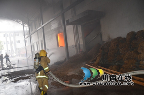 泸县应急大队成功处置一起工业园厂区火灾(图1) 泸县应急大队成功处置一起工业园厂区火灾(图1)