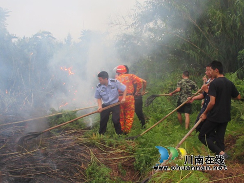 泸县云锦居民焚烧垃圾引发山火&nbsp;警民联手扑灭(图1)